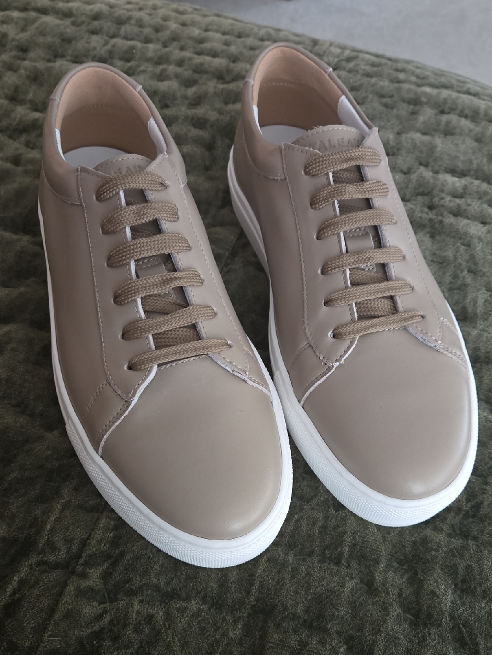 PRICE DROP! ITALEAU BRAND NEW Women's Leather Silvia Sneakers - Taupe Sz 9.5